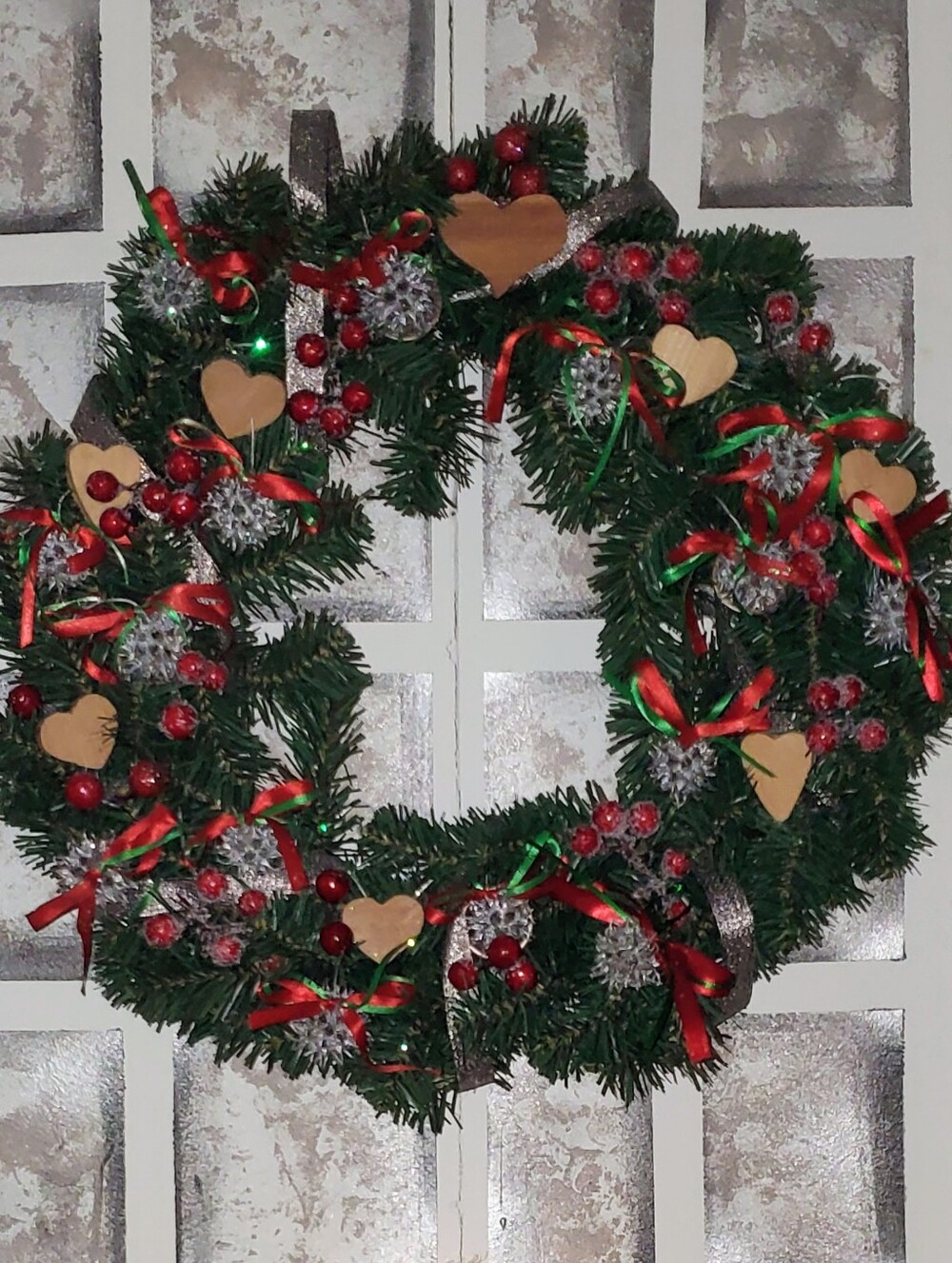 Handcrafted Classic Green Holiday Wreath with Red Accents and Wooden Hearts